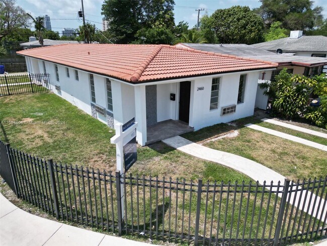 Building Photo - 2460 SW 36th Ave