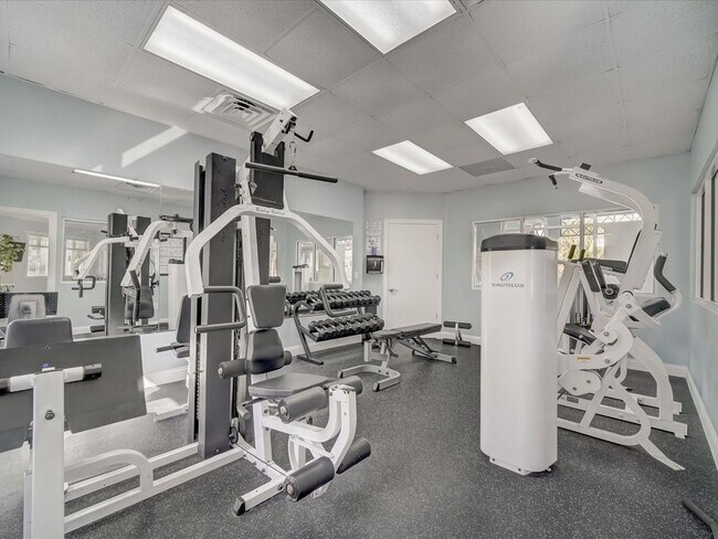 Building Photo - Beautiful Ocean Walk Condo Available April 10, 2026