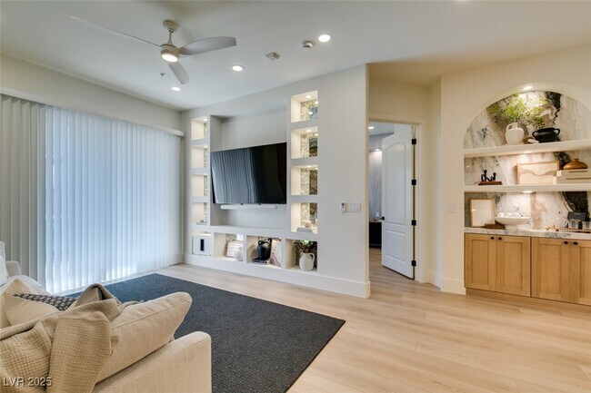 Building Photo - 32 E Serene Ave