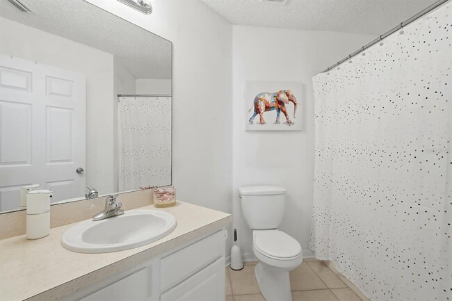 Building Photo - 6 Reybury Ln