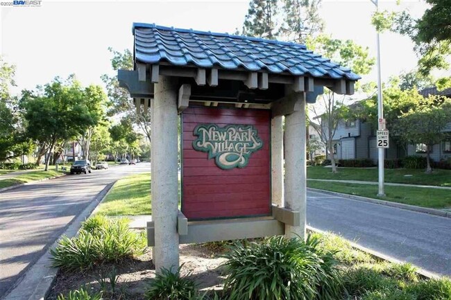 Building Photo - $2690 - GORGEOUS 2BED REMODELED CONDO IN C...