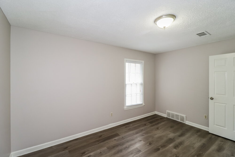 Building Photo - 2418 Lake Edge Dr
