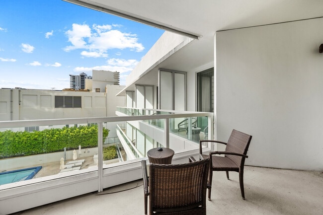 Building Photo - 4441 Collins Ave