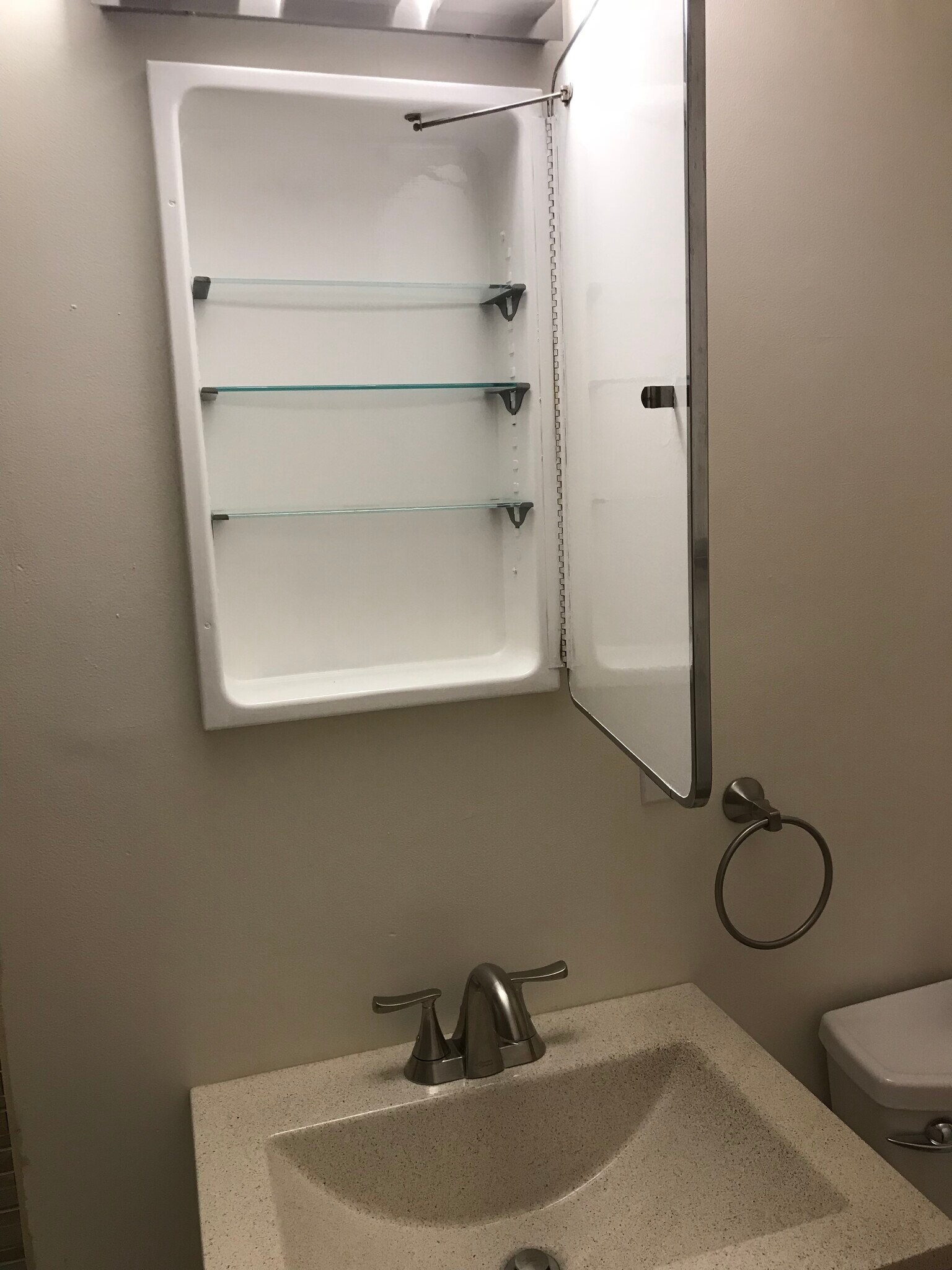 Building Photo - 975 W 300 N