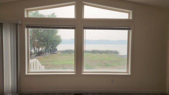 Building Photo - Lake house with Shop on 1/2 acre