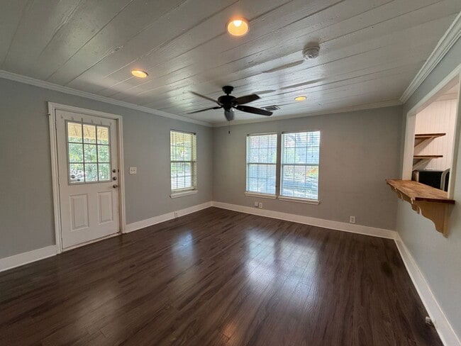 cute-2-1-home-close-to-downtown-2100-e-2nd-st-austin-tx-78702