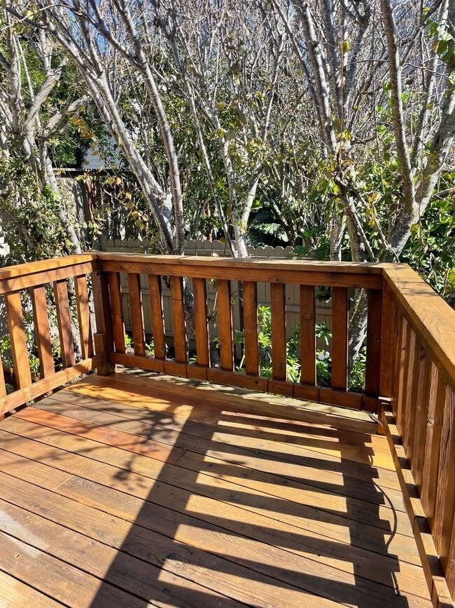 Building Photo - 2 BR/1 BA Single Family Home, Spacious Kit...