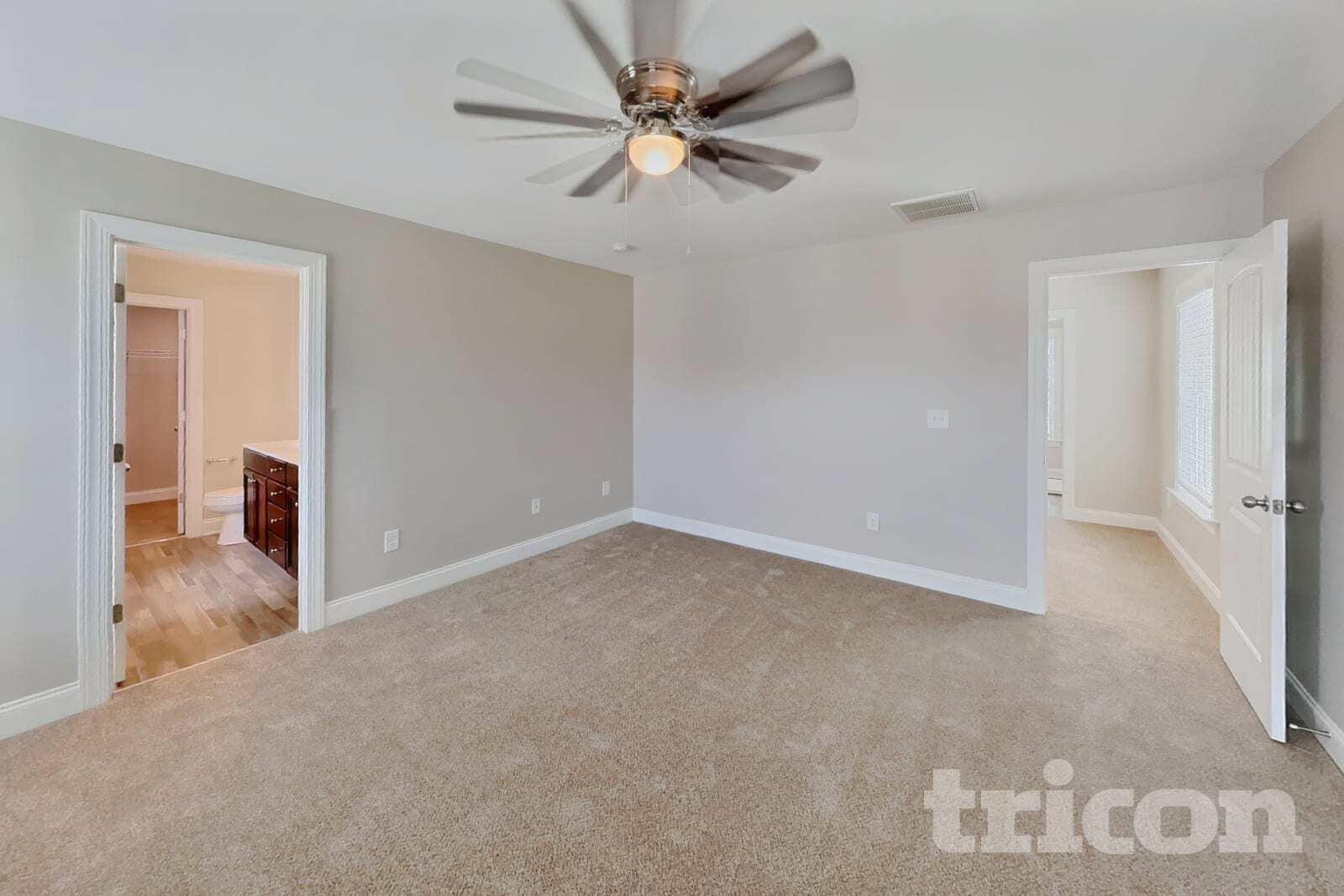 Building Photo - 834 Lakemont Dr