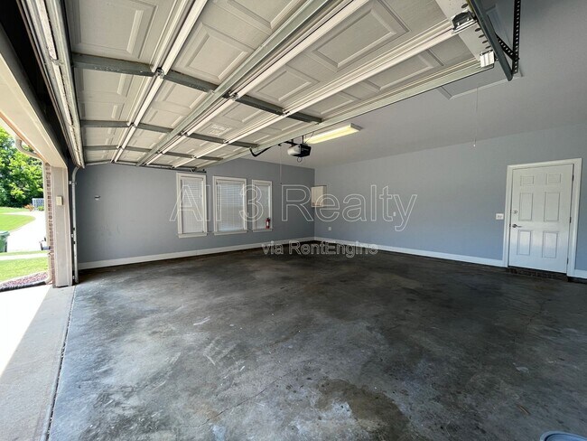 Building Photo - 1924 Wyngate Loop