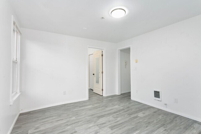 Building Photo - 5225 S Tacoma Way