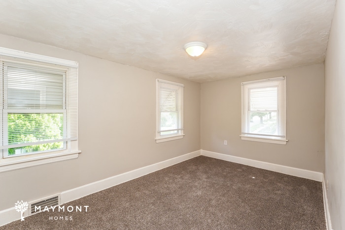 Building Photo - 1420 Oakwood Ave