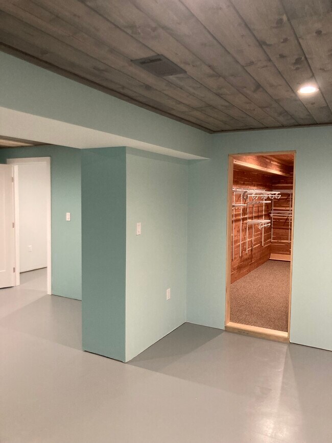 Building Photo - 966 Bay Rd