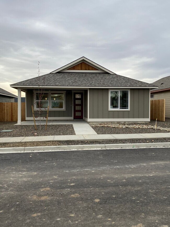 Building Photo - New Home for Lease! 3br 3ba