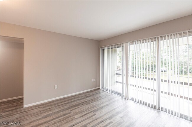 Building Photo - 1852 Golf View Ave