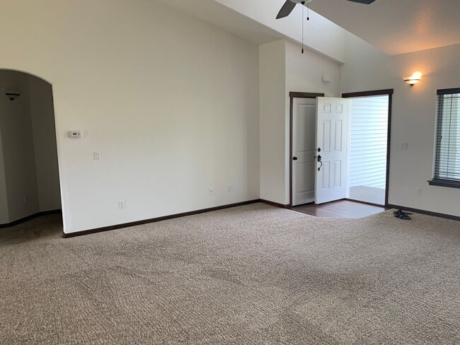 Building Photo - Broadmoore Estates Rancher