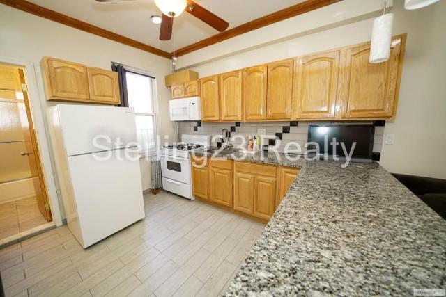 Building Photo - 2 bedroom in ASTORIA NY 11106