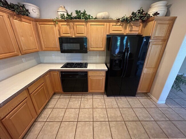 Building Photo - UPPER-LEVEL CONDO WITH BALCONY IN SUMMERLIN