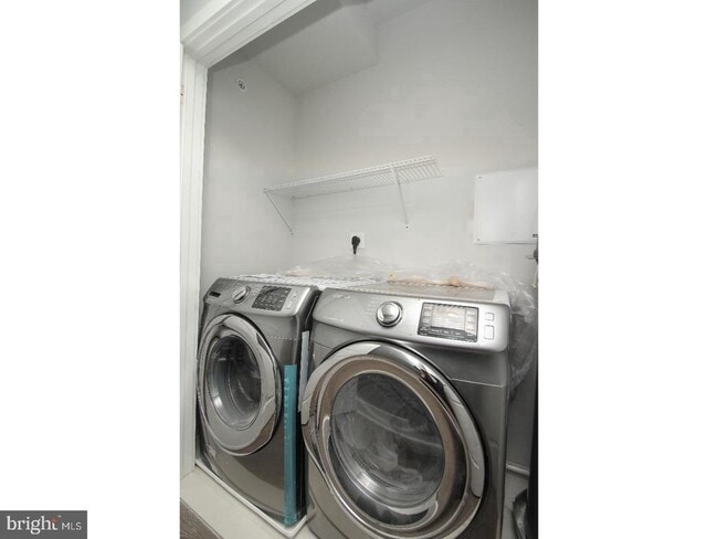 Building Photo - 2564 Frankford Ave