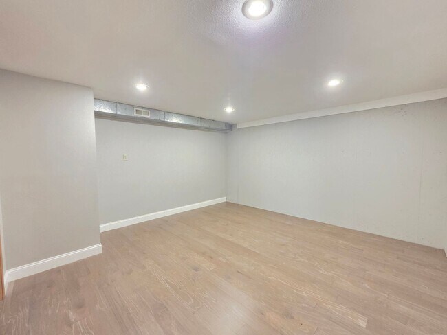Building Photo - $3,250- 5 Bed / 3 Bath Beautiful Home in Upper South Hill