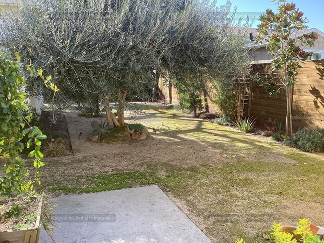 Building Photo - Wine Country Living at Its Finest