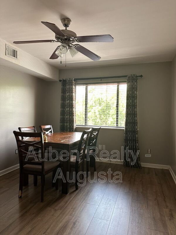 Building Photo - 1205 Mersac Ct