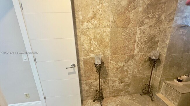 Building Photo - 329 SE 3rd St