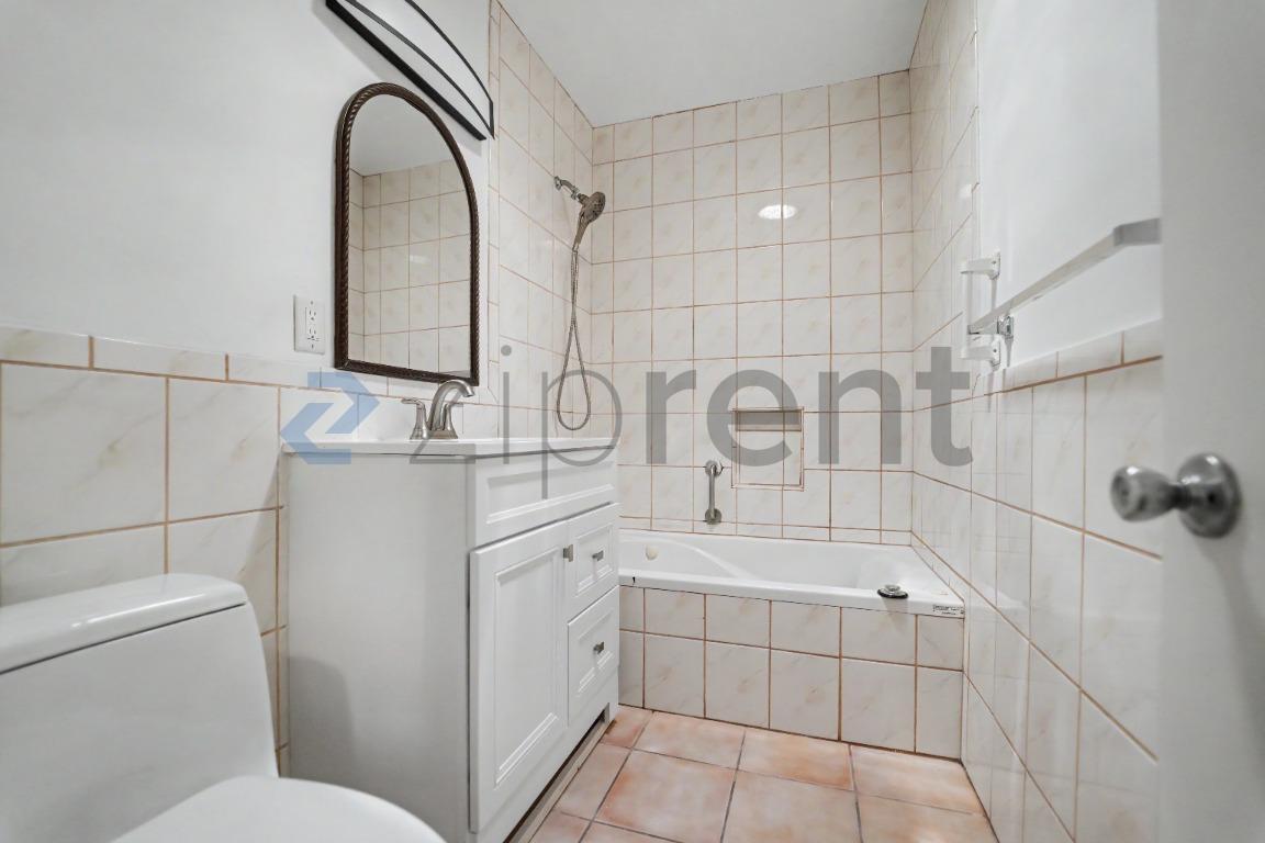 Building Photo - Unit