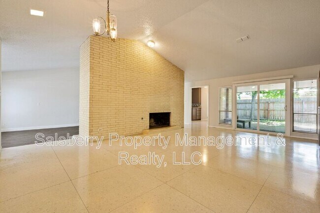 Building Photo - 4915 Westlake Dr