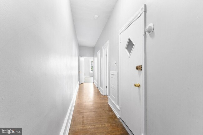 Building Photo - 246 W Abbottsford Ave
