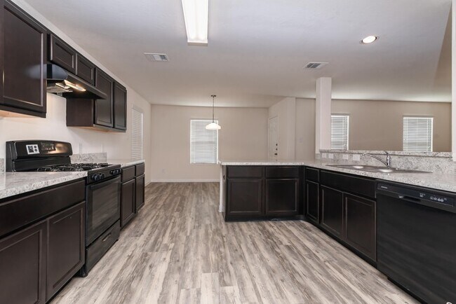Building Photo - 3302 Lake Como Ct