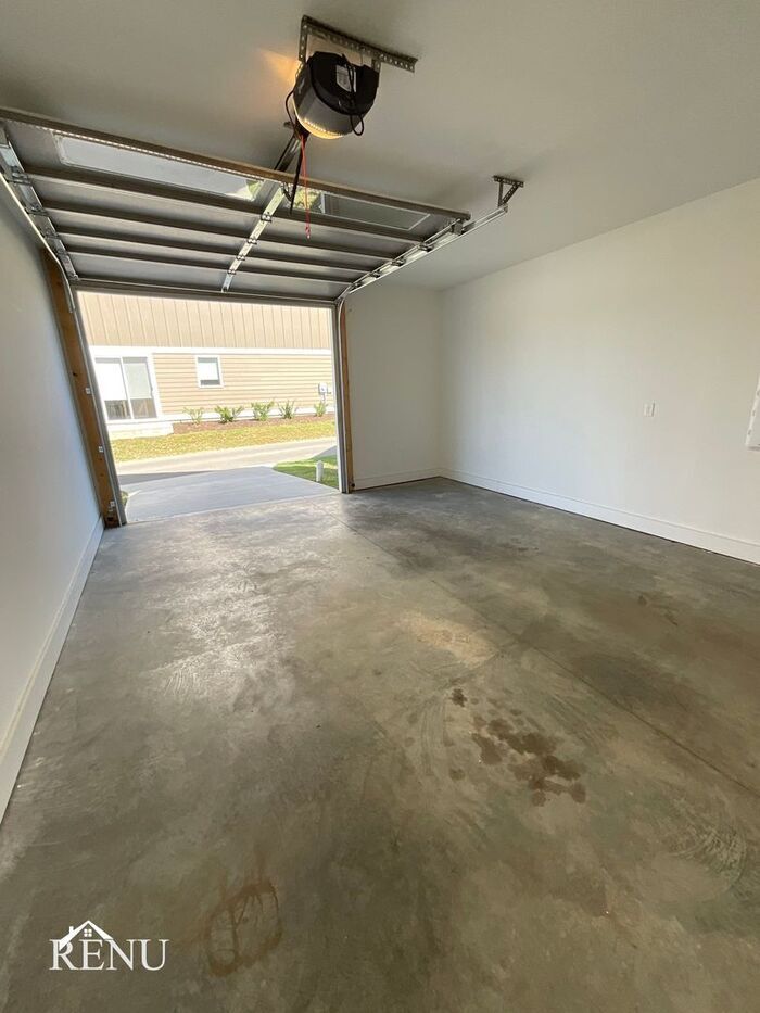 Building Photo - 2336 E 18th St