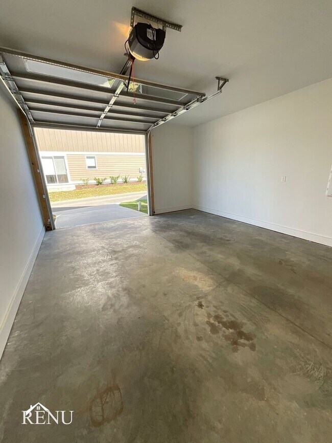 Building Photo - 2336 E 18th St