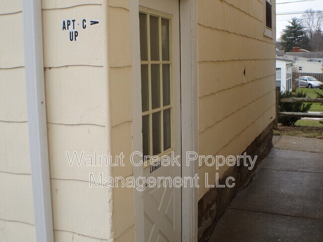 Building Photo - 870 S Main St