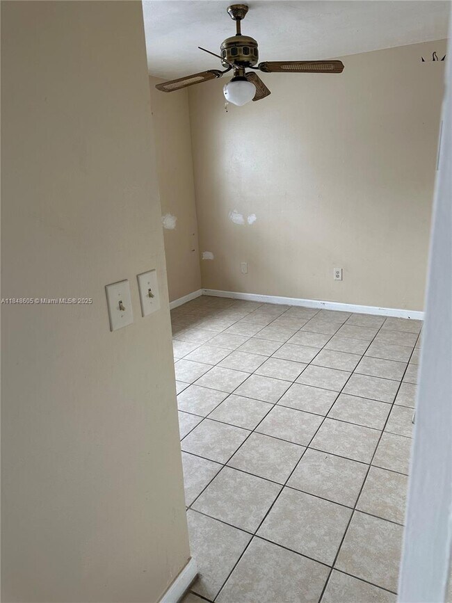 Building Photo - 1211 Sandpiper Blvd