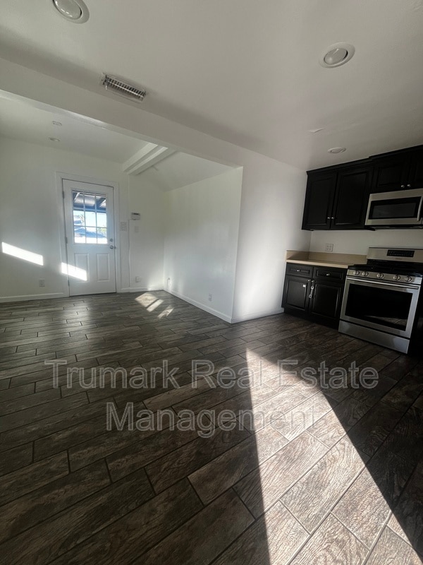 Building Photo - 8409 Wentworth St