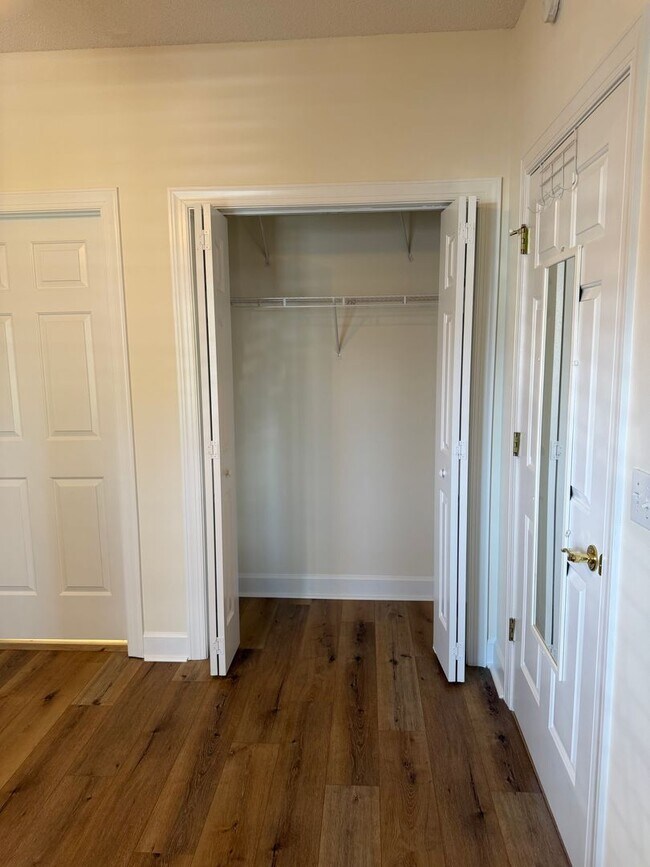 Building Photo - 4881 Dahlia Ct