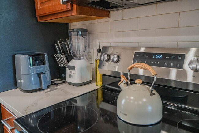 Building Photo - 1275 E University Dr