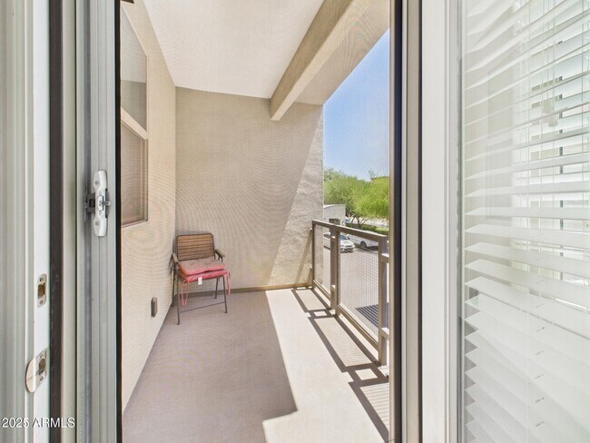 Building Photo - 4816 N Woodmere Fairway