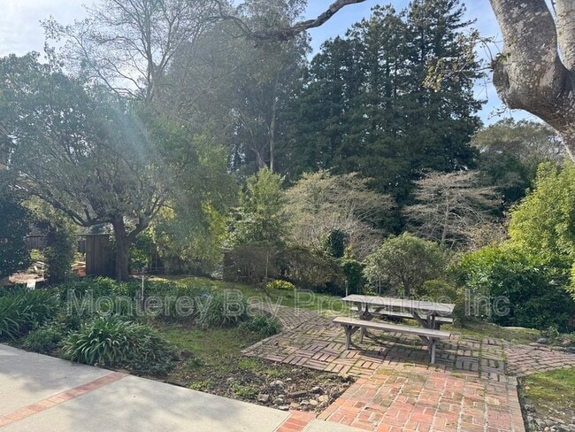 Building Photo - 711 Riverview Dr