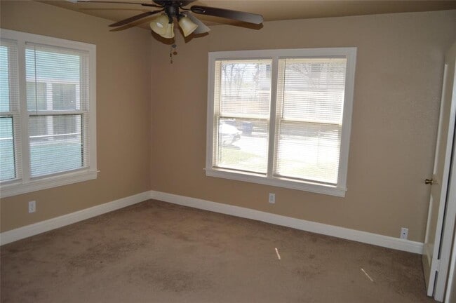 Building Photo - 2616 E 3rd St