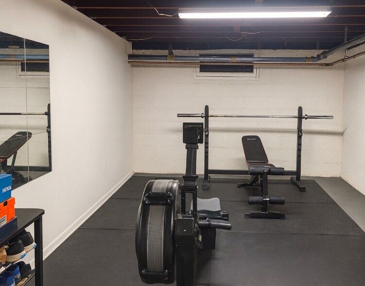 Building Photo - 23 Downing Pl