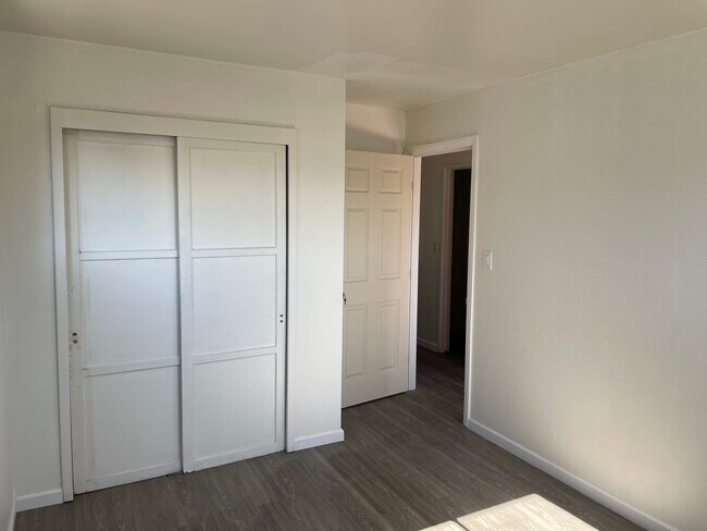 Building Photo - 724 48th St