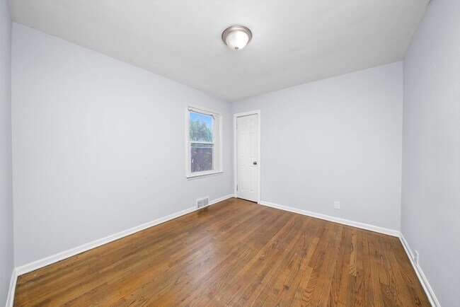 Building Photo - 701 E 142nd St
