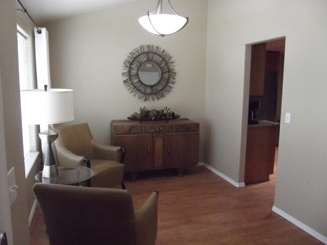 Building Photo - NIce Home