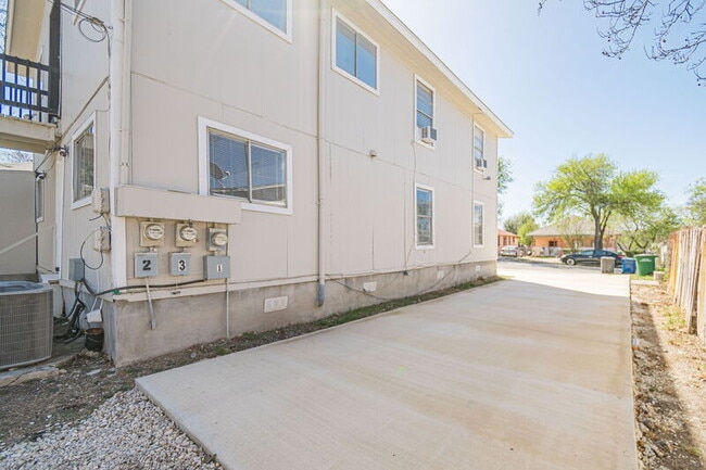 Building Photo - 2323 Arbor Pl