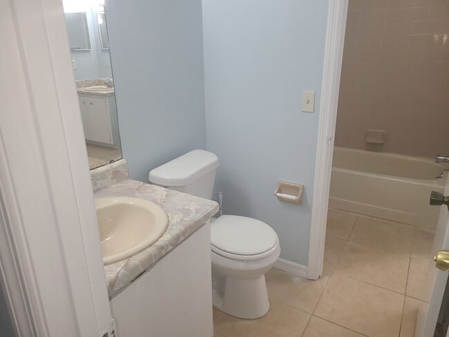 Building Photo - 2 bedroom 1.5 Bath Eatonville Duplex