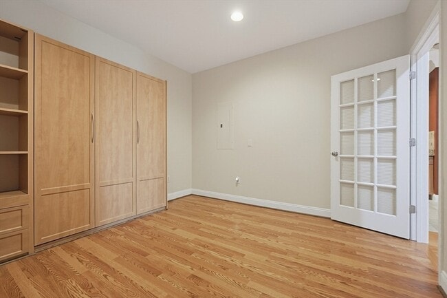Building Photo - 142 Bigelow St