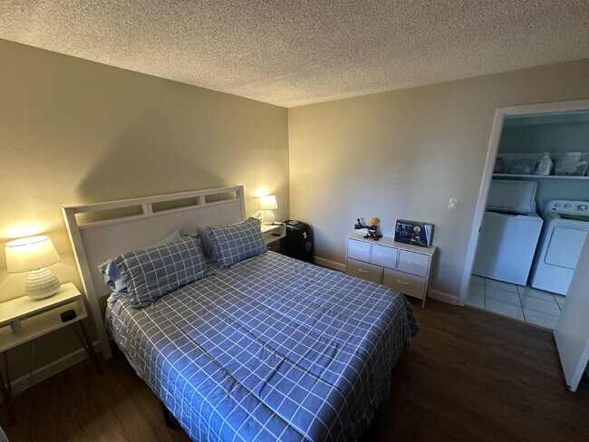 Building Photo - DIRECT RIVER CONDO