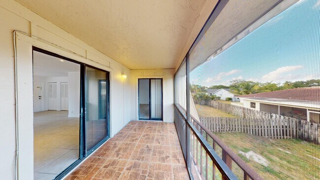 Building Photo - 1580 Montauk Dr