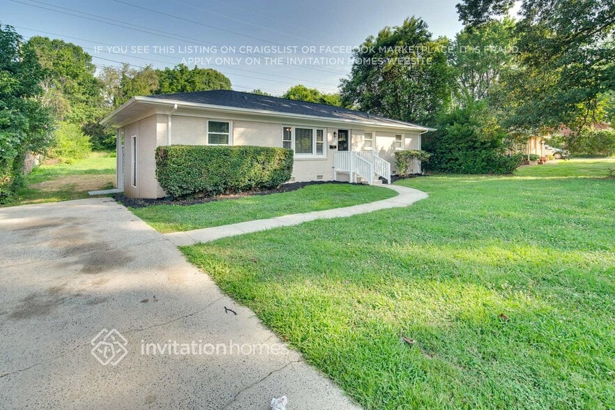 Building Photo - 909 Friendly Pl